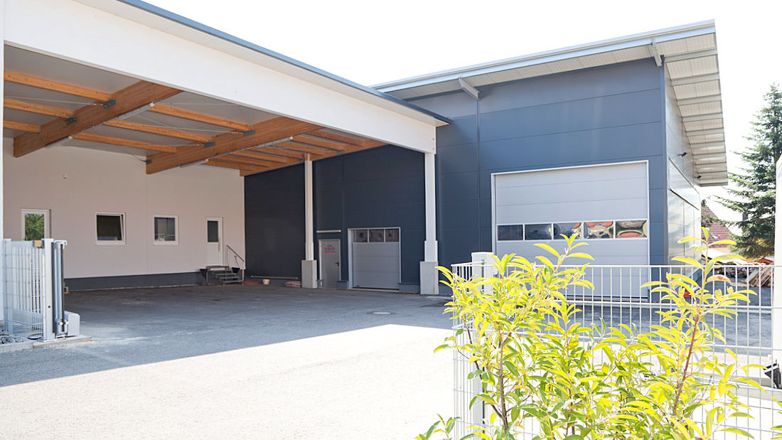 Mit Lagerhalle — Referenzprojekt B & K Zimmermann